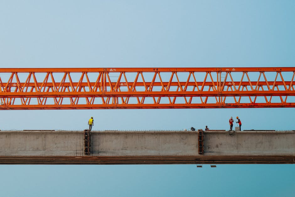 Lavori in corso sui parapetti dei ponti sul canale Camuzzoni a Verona